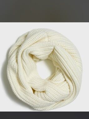 GAP Cream Cable Knit Infinity Scarf